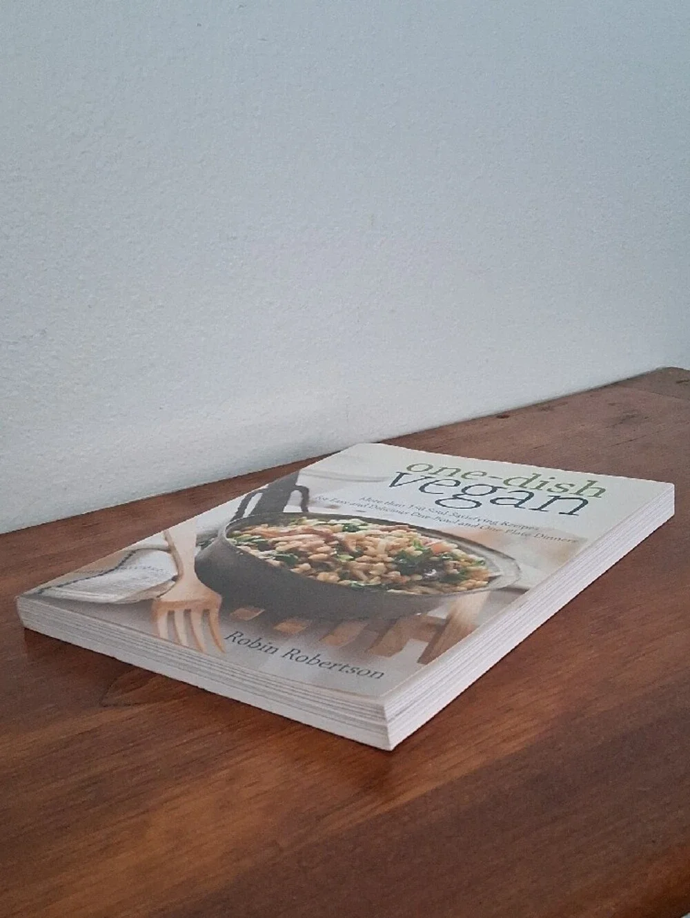 One-Dish Vegan Cookbook by - Robin Robertson - Paperback